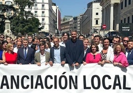 Imagen de la concentración, con la alcaldesa Folgado a la derecha.