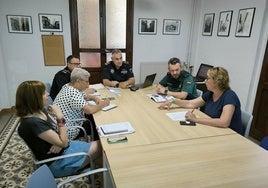 Reunión previa a las fiestas patronales, este jueves.