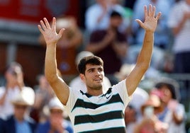 A qué hora juega hoy Alcaraz ante Munar en Queen's y dónde ver por televisión