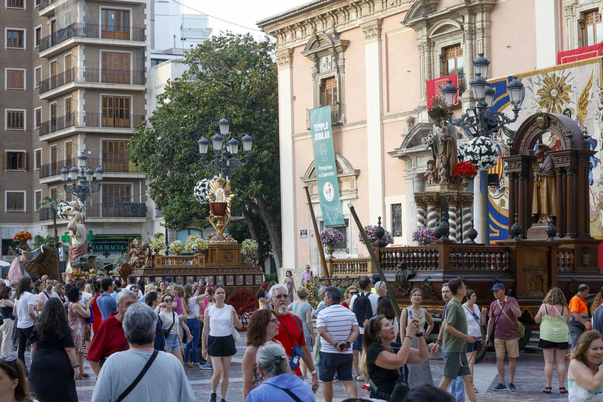 FOTOS | Las Rocas del Corpus ya están en la calle en Valencia