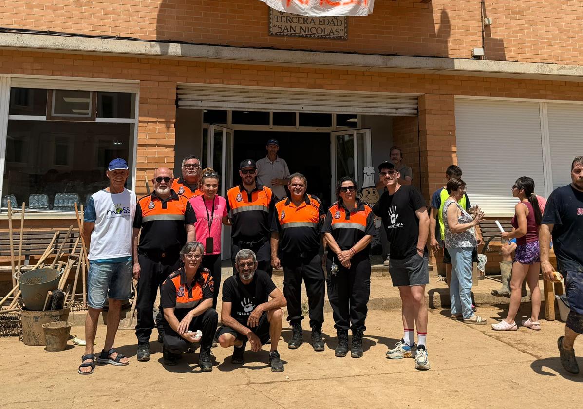 Voluntarios de Cullera en Azuara.
