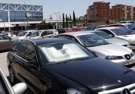 Aparcamiento de automóviles en la estación de Empalme de Metrovalencia.