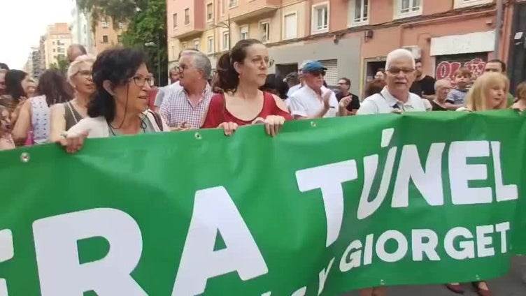 Vecinos de Pérez Galdós cortan el túnel para pedir su eliminación