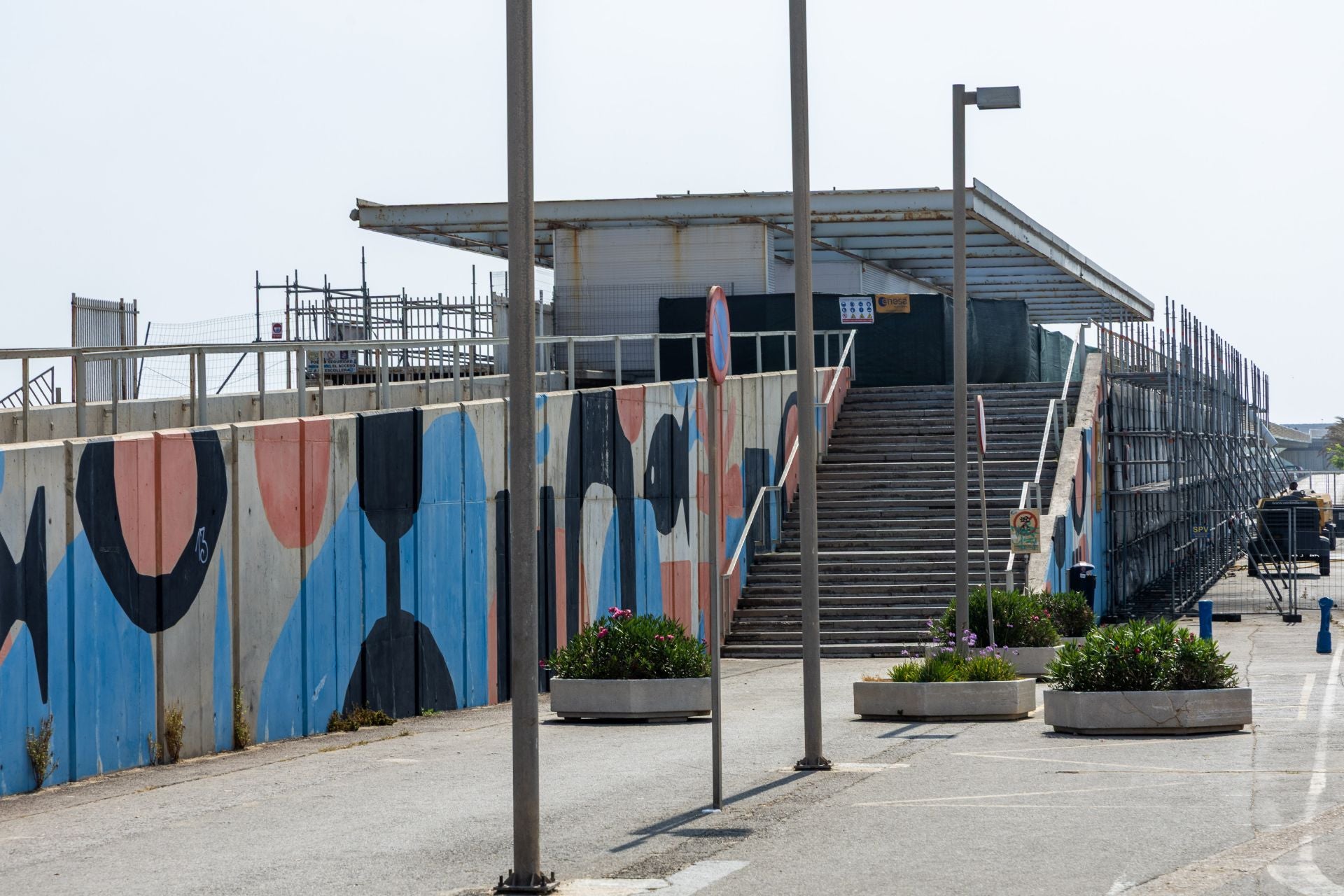 De restaurante de lujo en la Marina a chatarra sobre las olas