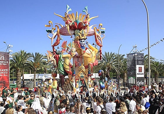 FOTOS | Así es la hoguera ganadora de Especial 2025