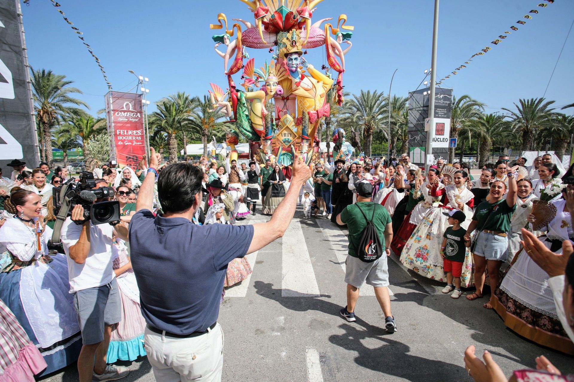 FOTOS | Así es la hoguera ganadora de Especial 2025