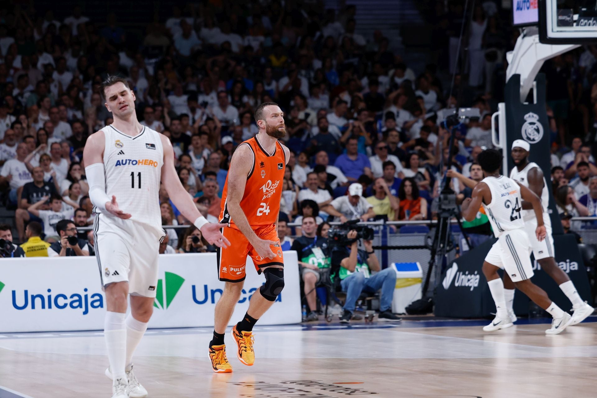 FOTOS | Así ha sido el segundo partido de la final de la ACB entre el Valencia Basket y el Real Madrid