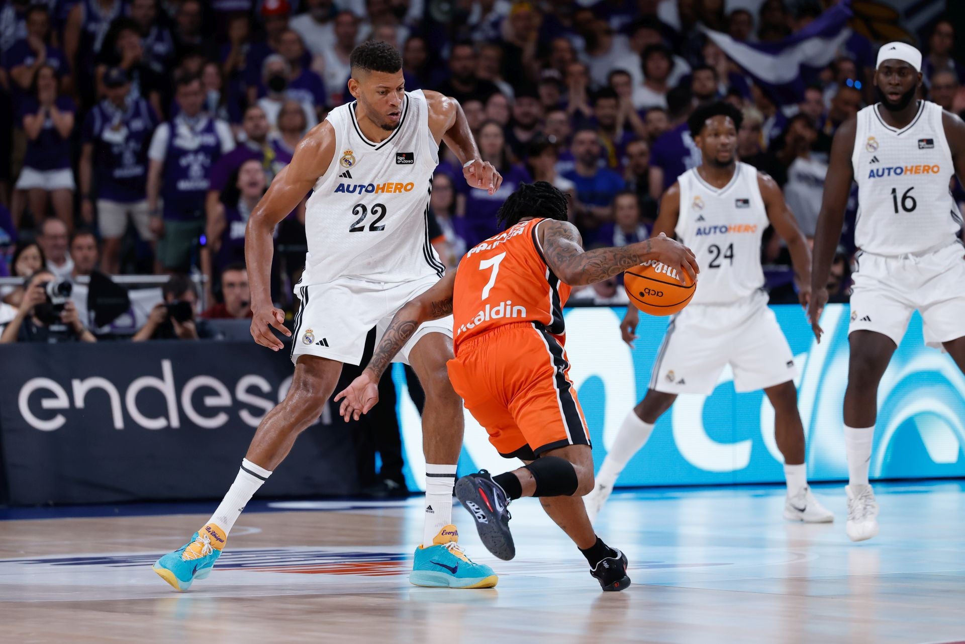 FOTOS | Así ha sido el segundo partido de la final de la ACB entre el Valencia Basket y el Real Madrid