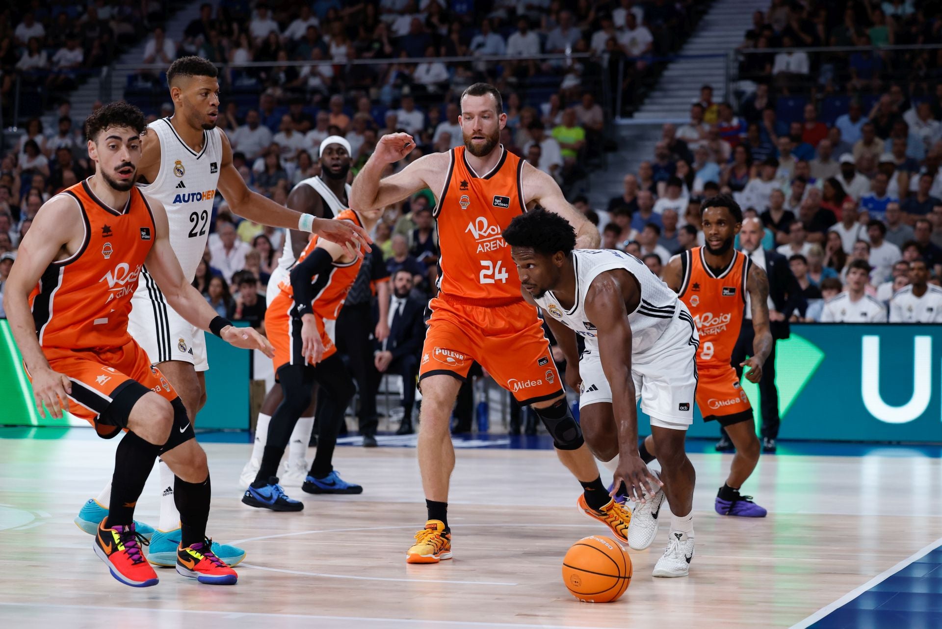 FOTOS | Así ha sido el segundo partido de la final de la ACB entre el Valencia Basket y el Real Madrid