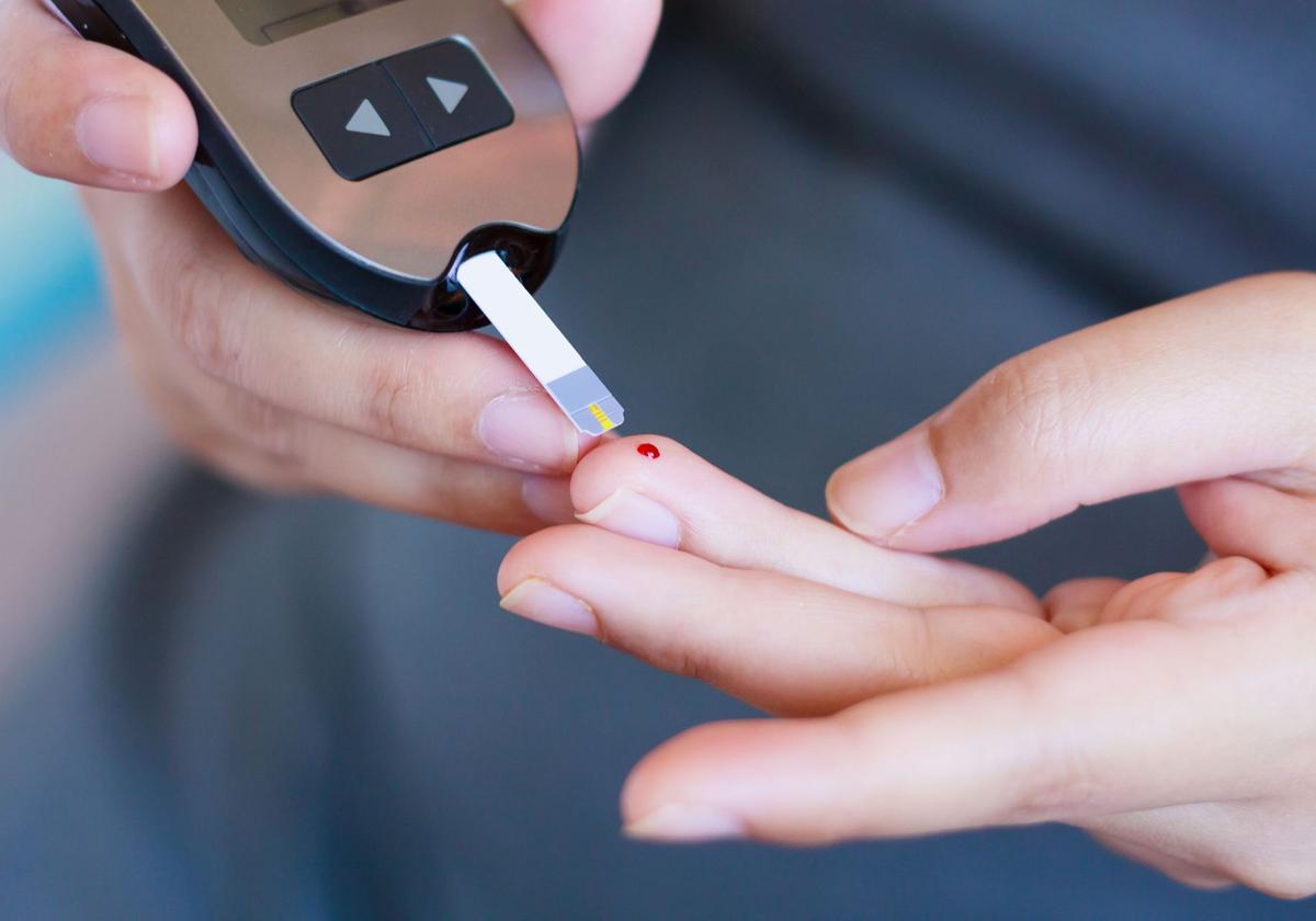 Las personas diabéticas deben controlar sus niveles de glucosa de forma muy regular.