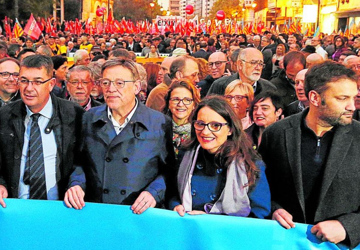 Noviembre de 2017. Miembros del Consell y del Botánico, en la manifestación para reclamar la financiación al Gobierno.