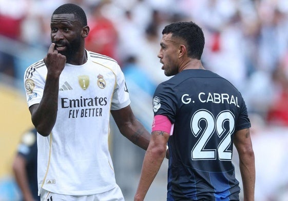 Antonio Rüdiger y el exgranota Gustavo Cabral.