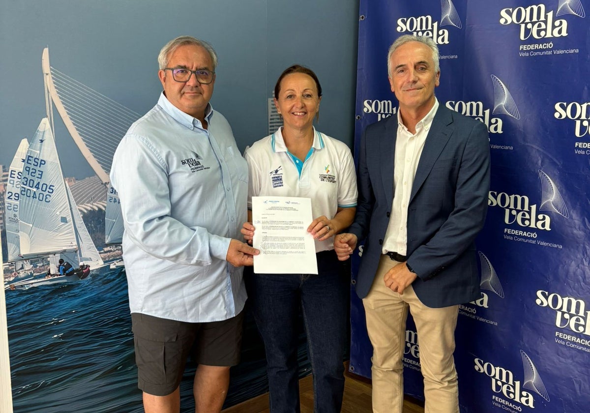 Firma del acuerdo de las federaciones de vela y piragüismo.