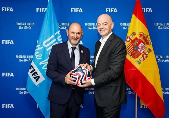 Louzán, en la reunión que tuvo con Infantino en Miami.