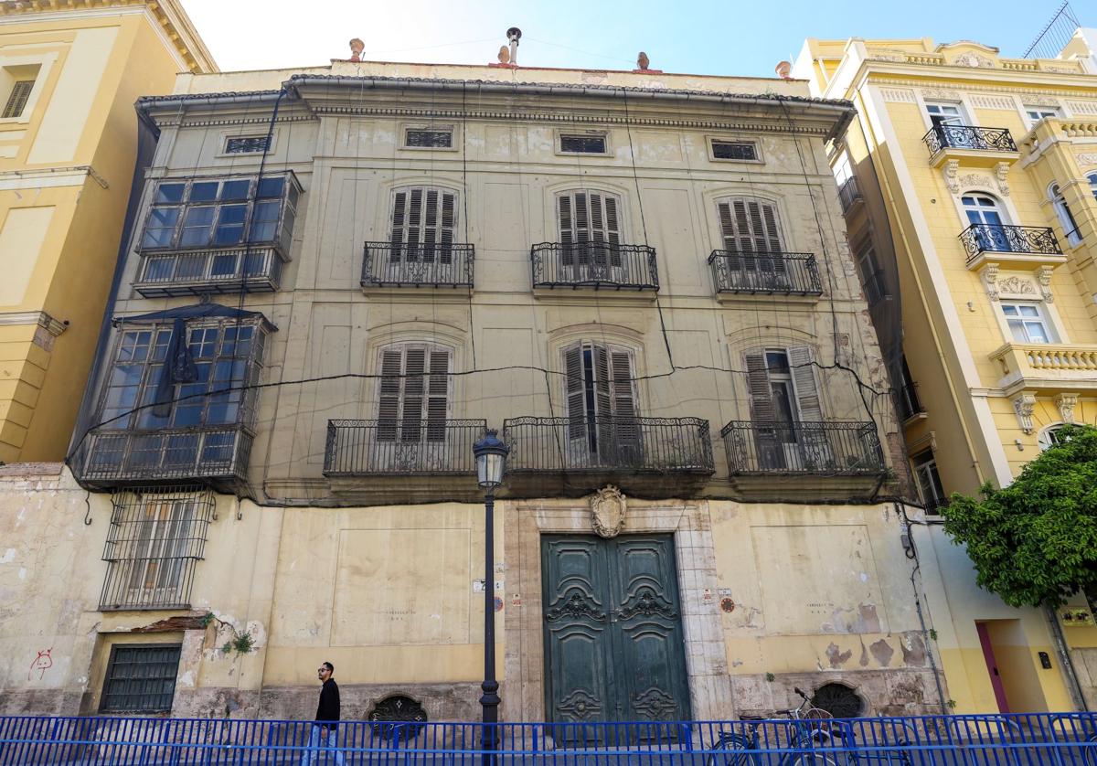 Fachada del Palacio de los Marqueses de Montortal.