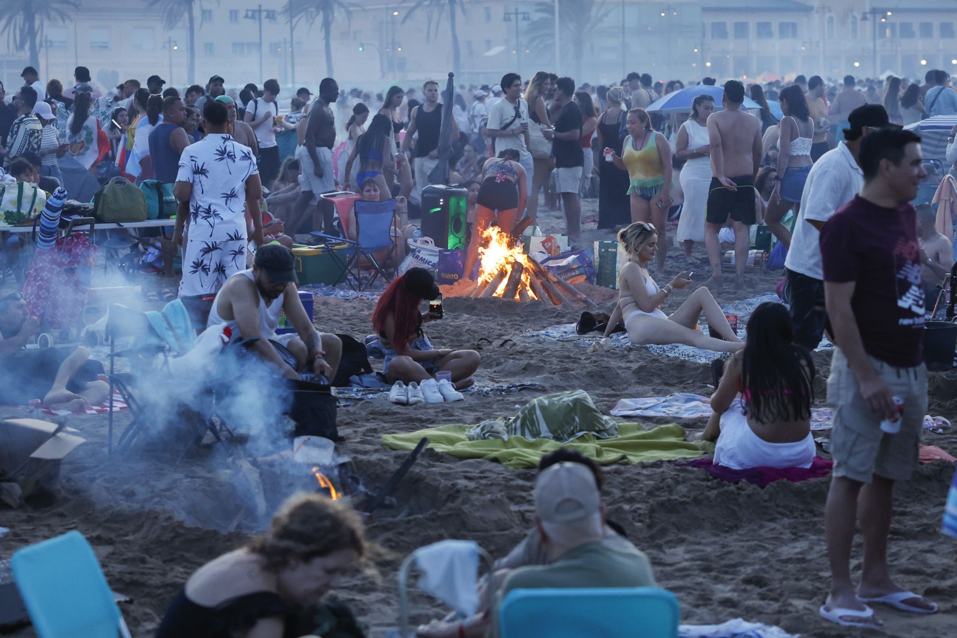 FOTOS | Noche de San Juan en las playas de Valencia