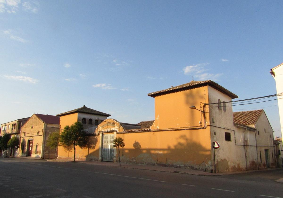 Exterior de la bodega Mompó.