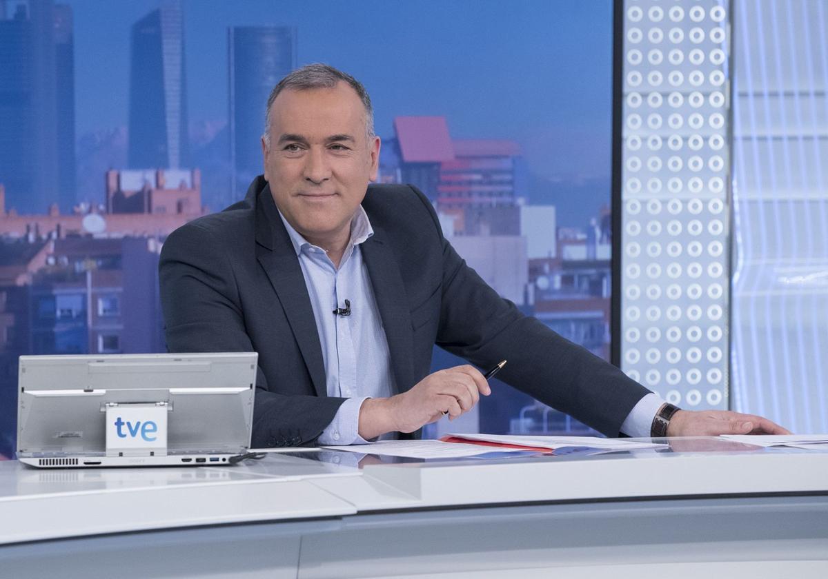 Xabier Fortes, presentador de 'La Noche en 24h'.