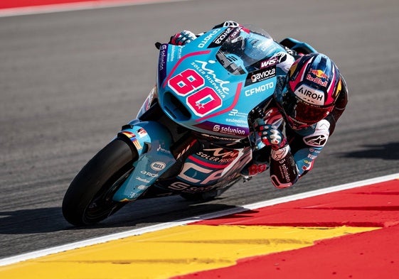 Daniel Holgado, piloto del CFMOTO Inde Aspar Team, durante una carrera.