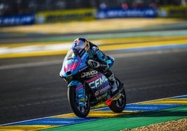 Máximo Quiles, piloto del CFMOTO Gaviota Aspar Team, durante una carrera.