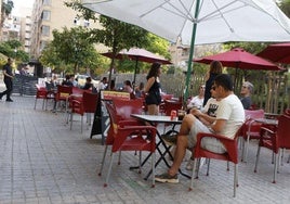 Una terraza de la plaza del Cedro, en una imagen de archivo.