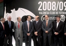 Andreu, segundo por la izquierda, en 2009 con el consejo de administración del Valencia.