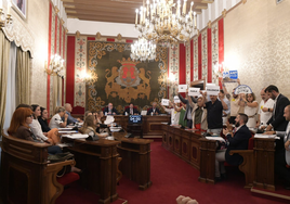 Protesta de la oposición de izquierdas en la aprobación de la declaración sobre el valenciano.