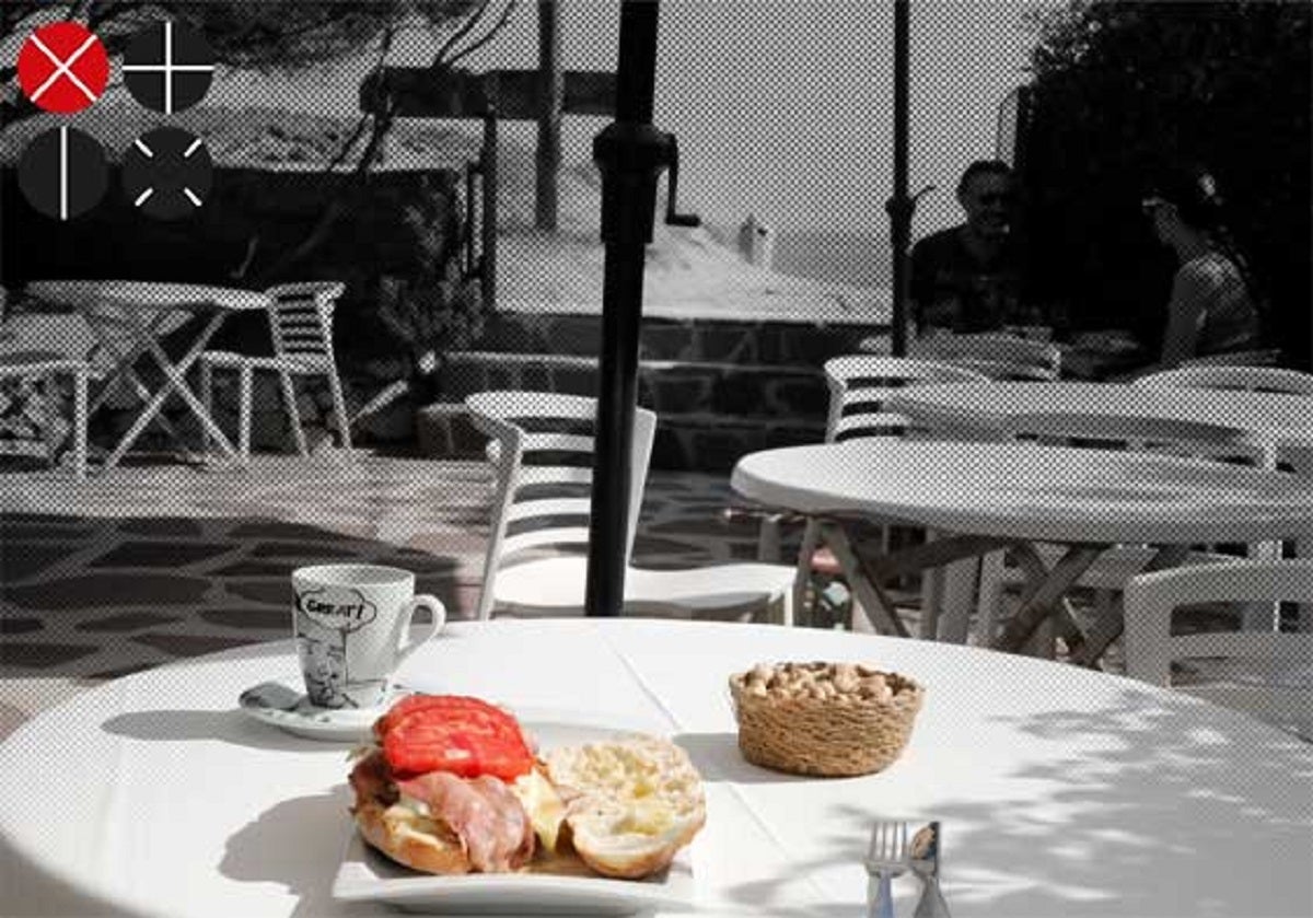 Un almuerzo en una de las terrazas de Primera Línea y con el mar al fondo.