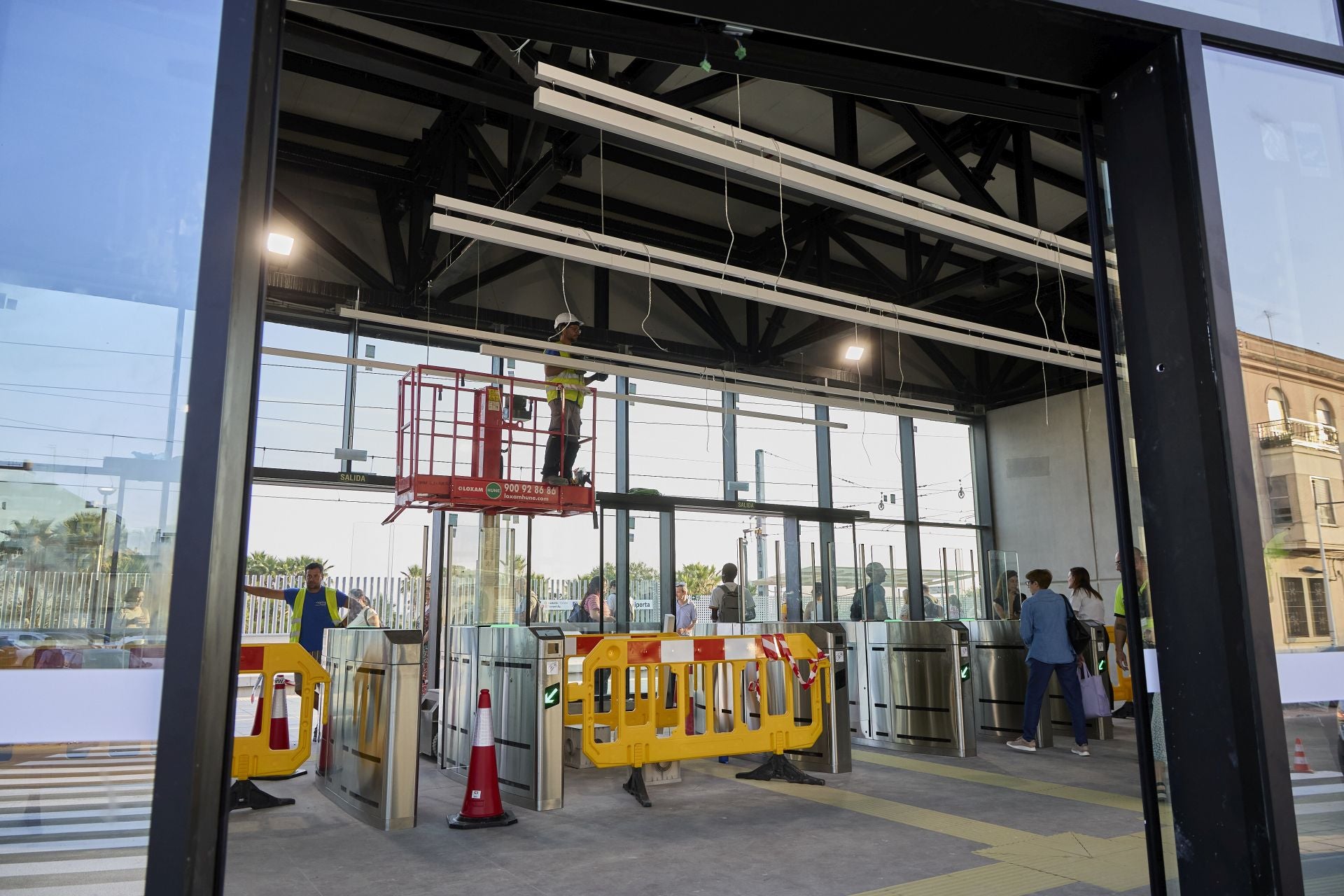 Todas las imágenes de apertura del metro en la zona cero de la dana