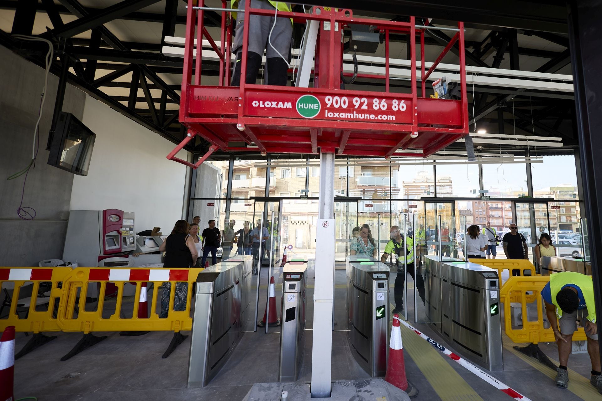Todas las imágenes de apertura del metro en la zona cero de la dana