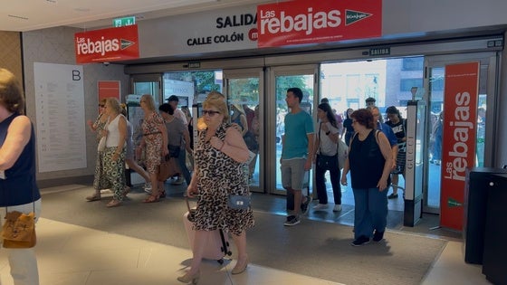 Las rebajas más internacionales arrancan en Valencia: la moda y el calzado, principales objetivos