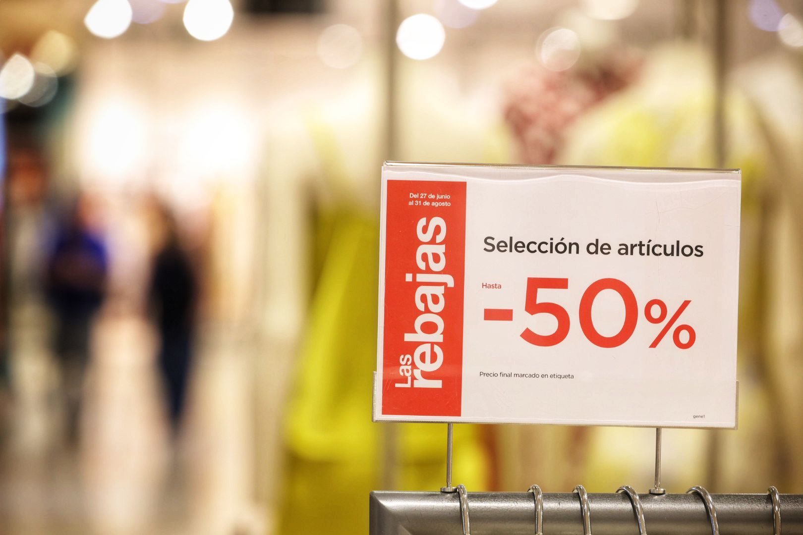 Fotos del comienzo de las rebajas de verano en Valencia 2025