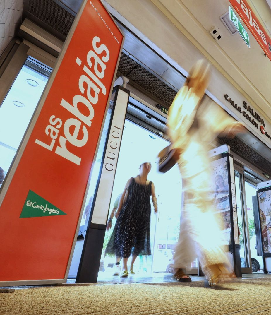 Fotos del comienzo de las rebajas de verano en Valencia 2025