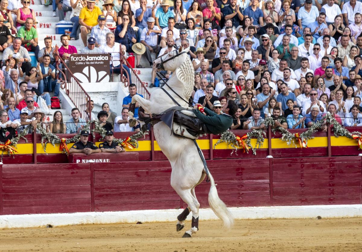 Andy Cartagena durante una faena.