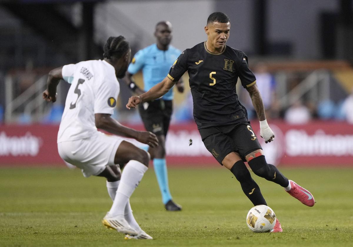 Kervin Arriaga, con Honduras ante Curazao.