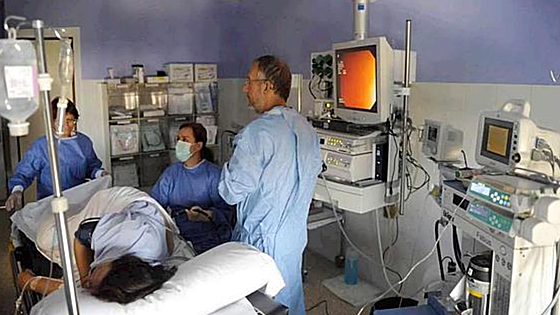 Investigadores españoles demuestran que la colonoscopia y la prueba de sangre oculta en heces son equivalentes para detectar el cáncer colorrectal