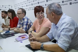 Micó habla con Baldoví, con los dirigentes de Iniciativa, Més y Els Verds a su lado en la Ejecutiva de Compromís.