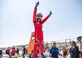 Jasin Ferati celebrando la victoria.