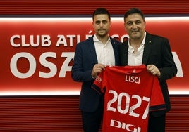 Alessio Lisci, con Braulio Vázquez durante su presentación como técnico de Osasuna.