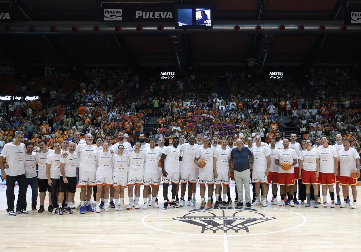 Foto de familia en la Fonteta.