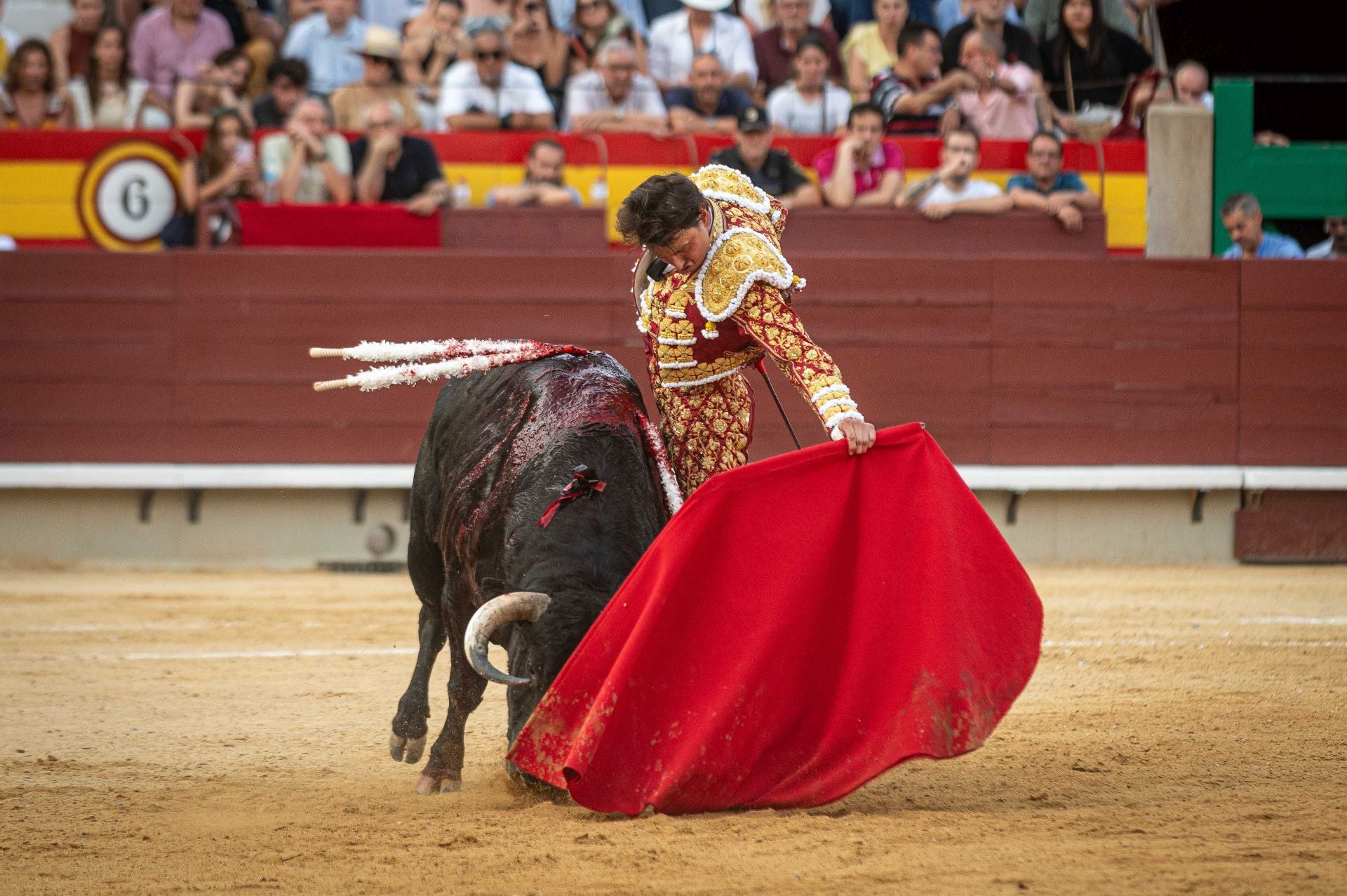 La plaza de toros de Castellón se viste de gala en su homenaje a Manuel Colonques