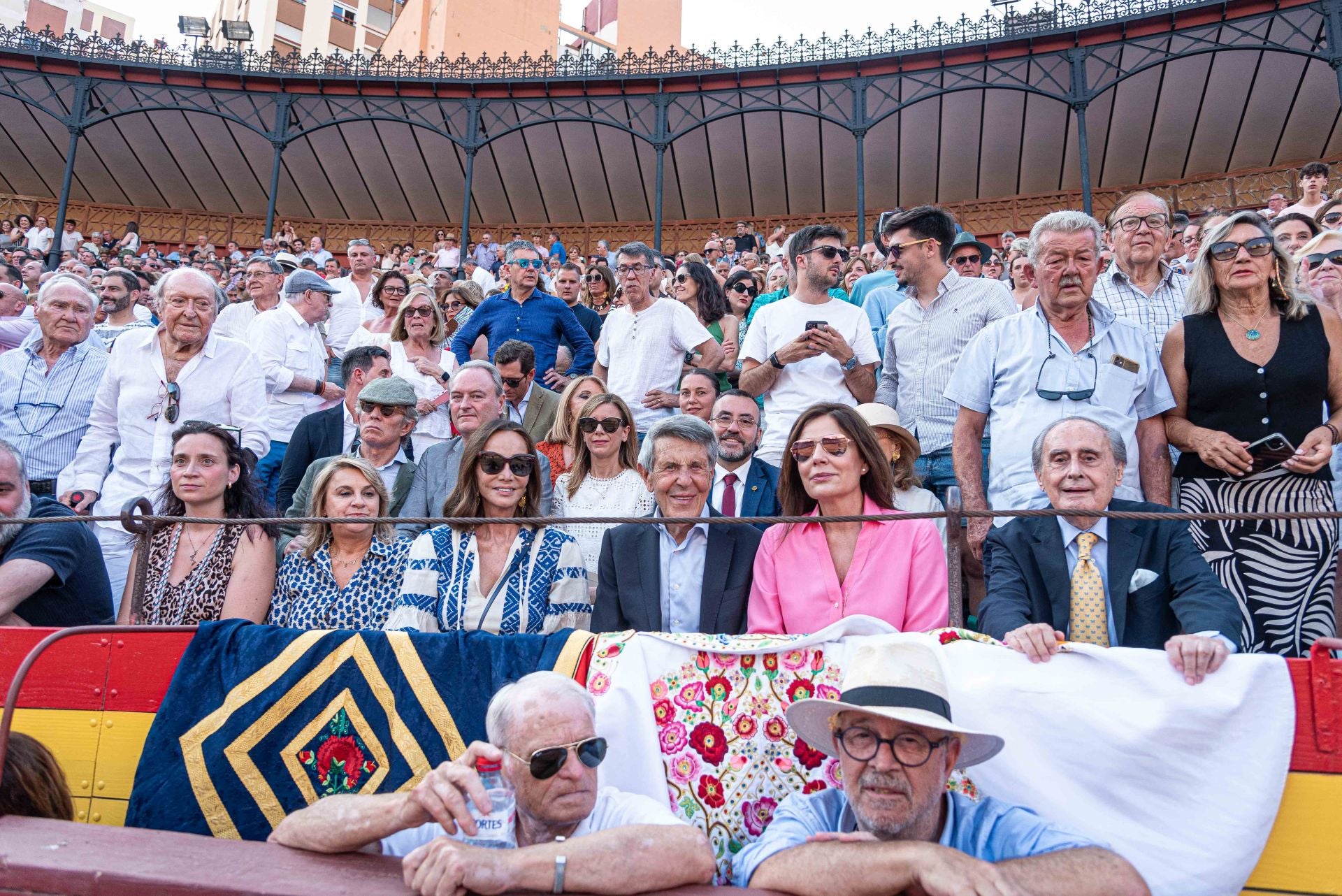 La plaza de toros de Castellón se viste de gala en su homenaje a Manuel Colonques