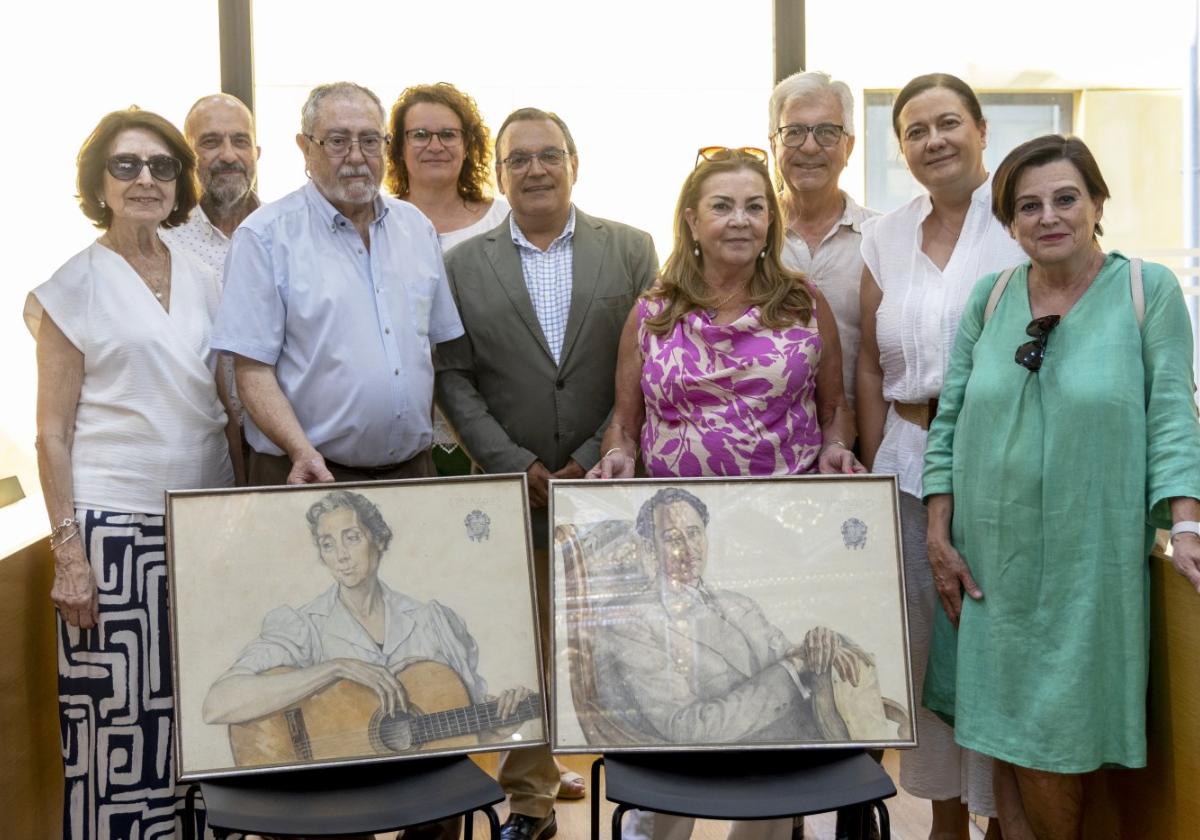 Acto de entrega de las pinturas.