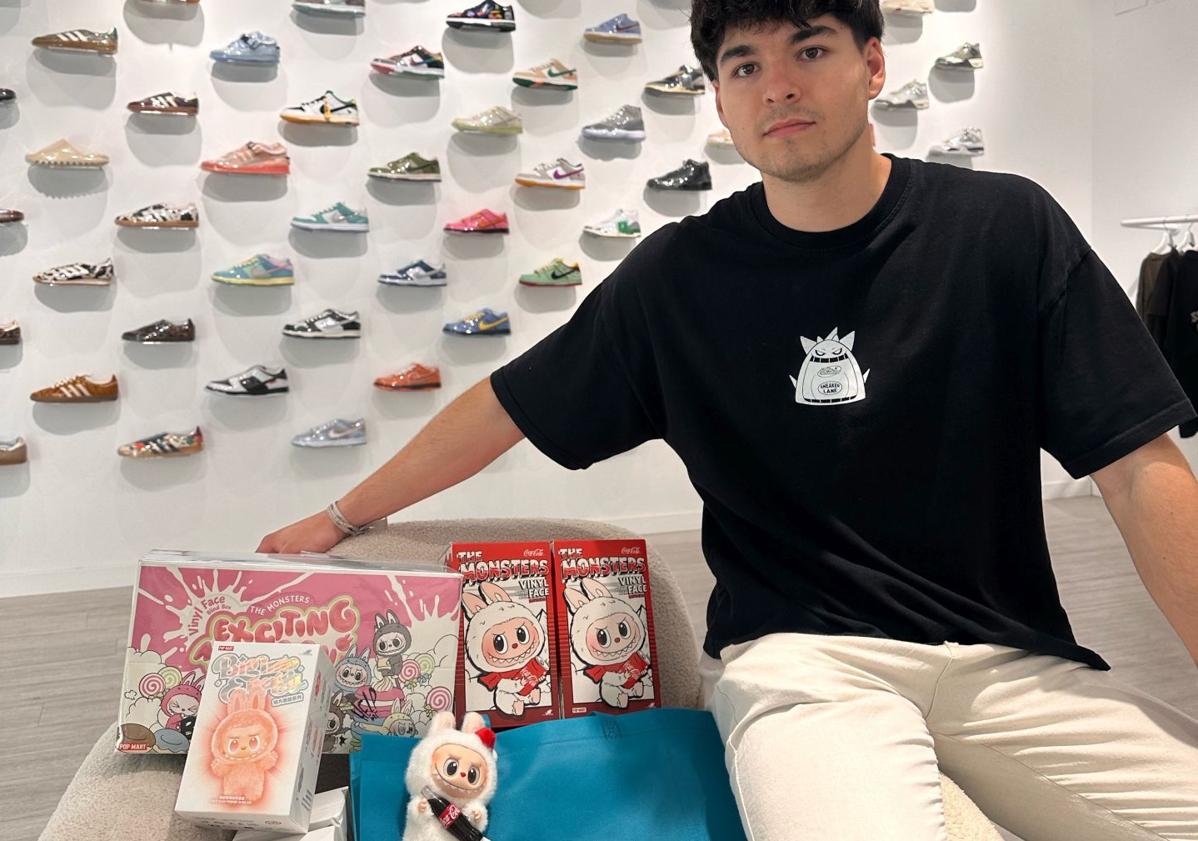 Imagen principal - Arriba, Nacho Ygueravide, de Sneaker Lane. Abajo, Óscar Regadera, con algunas
