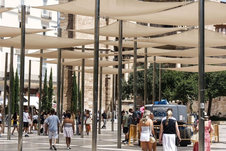 Toldos para protegerse del sol en Valencia.