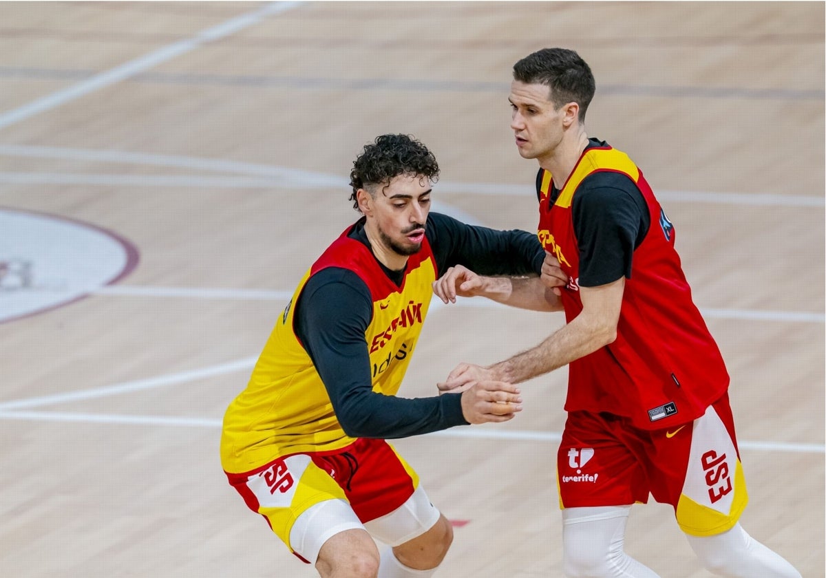 Puerto defiende a López-Arostegui durante un entrenamiento con España.