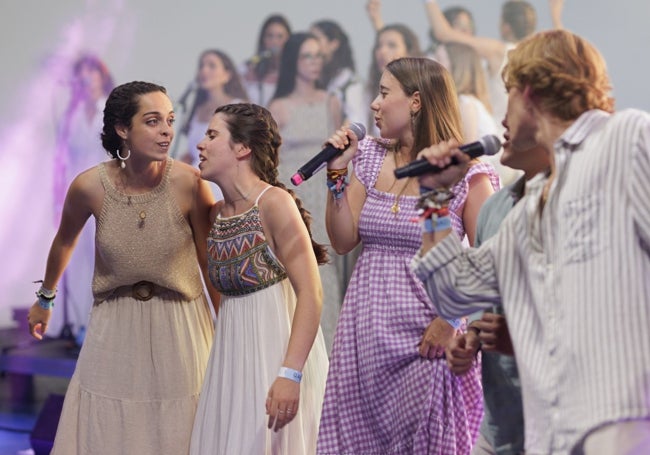 Cantantes de Hakuna Valencia.