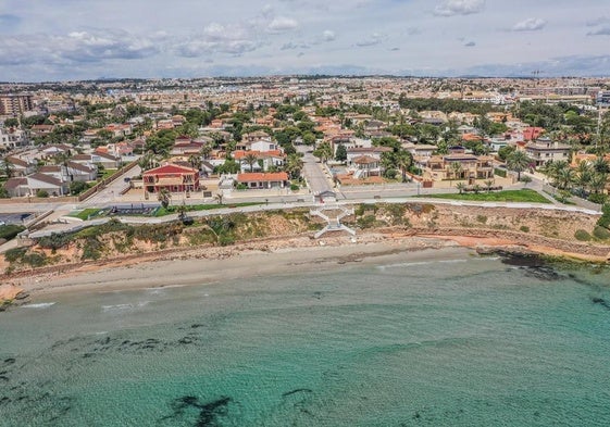 Cala Cerrada, ubicada en la zona de La Zenia.