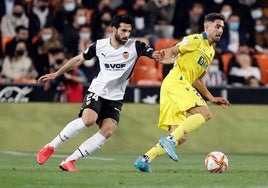 Eray Cömert, en un partido con el Valencia.