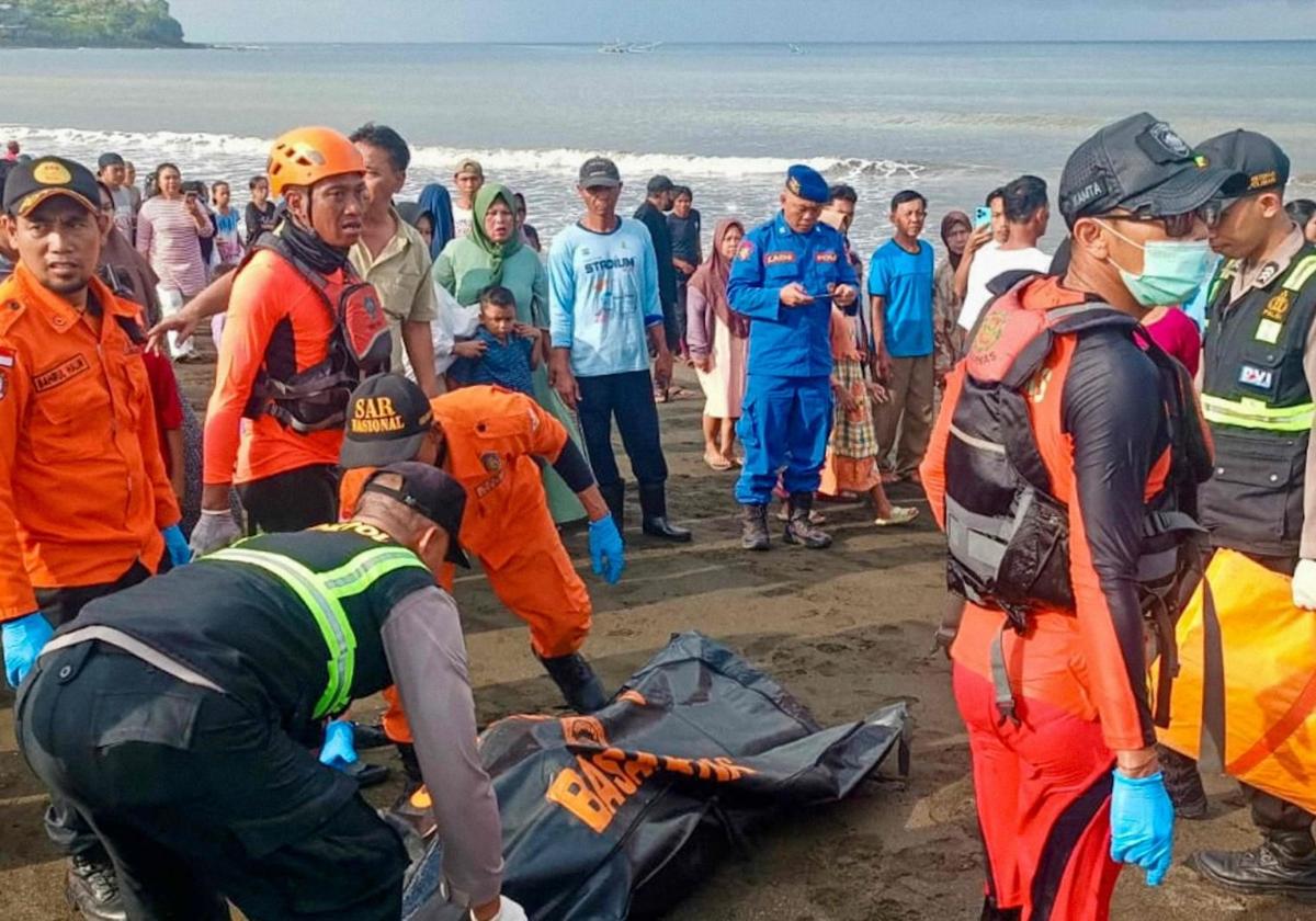Cuatro muertos y casi 40 desaparecidos en naufragio en la turística isla de Bali